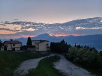 Blick von San Zeno di Montagna auf den Gardasee