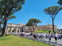 Rom - Konstantinsbogen mit Kolosseum 