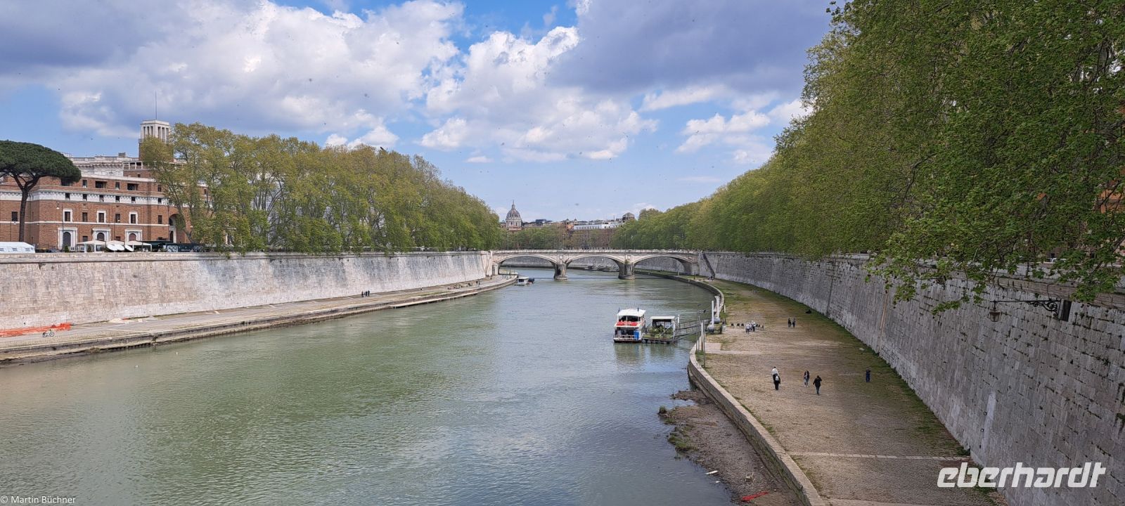Rom - Ponte S. Angelo - die Engelsbrücke führt über den Tiber zur Engelsburg