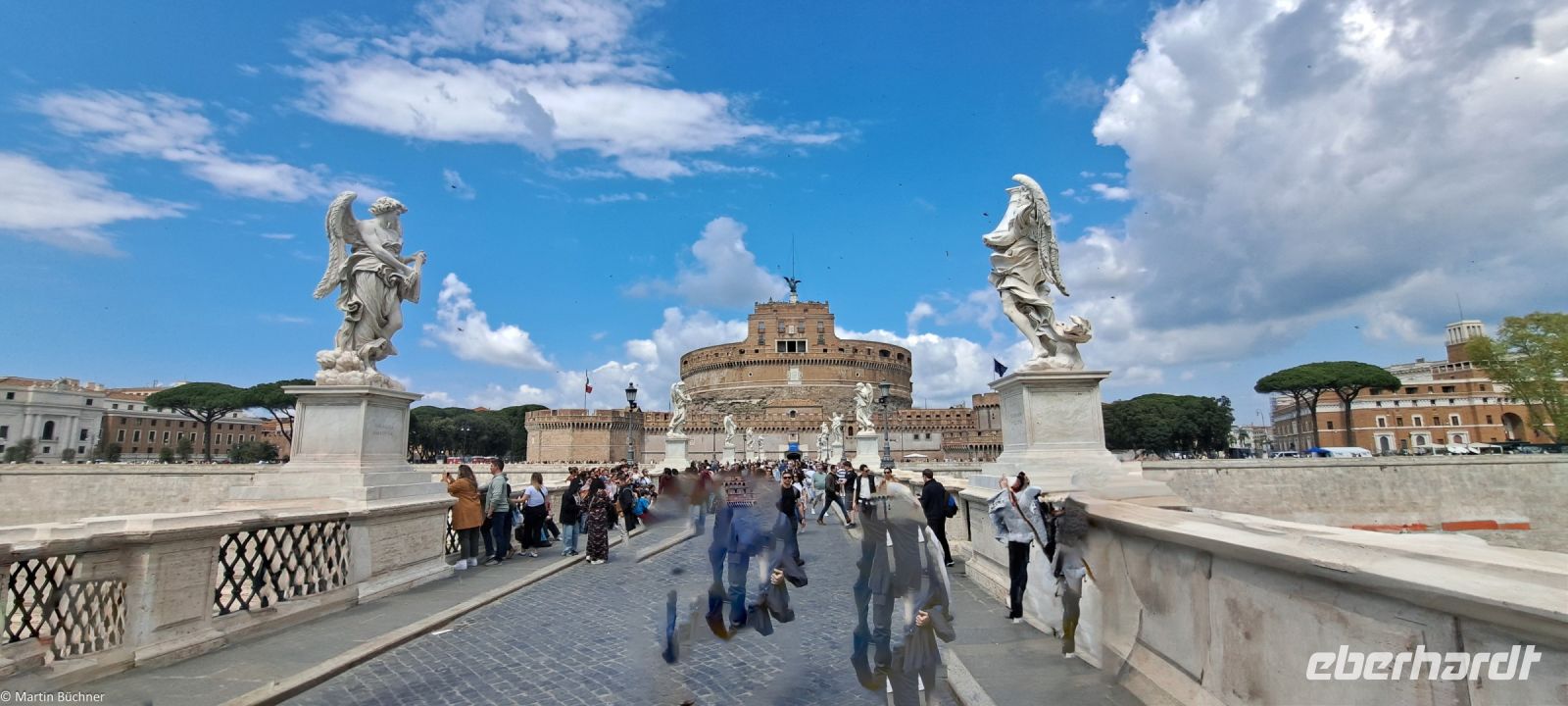 Rom - Ponte S. Angelo - die Engelsbrücke führt über den Tiber zur Engelsburg