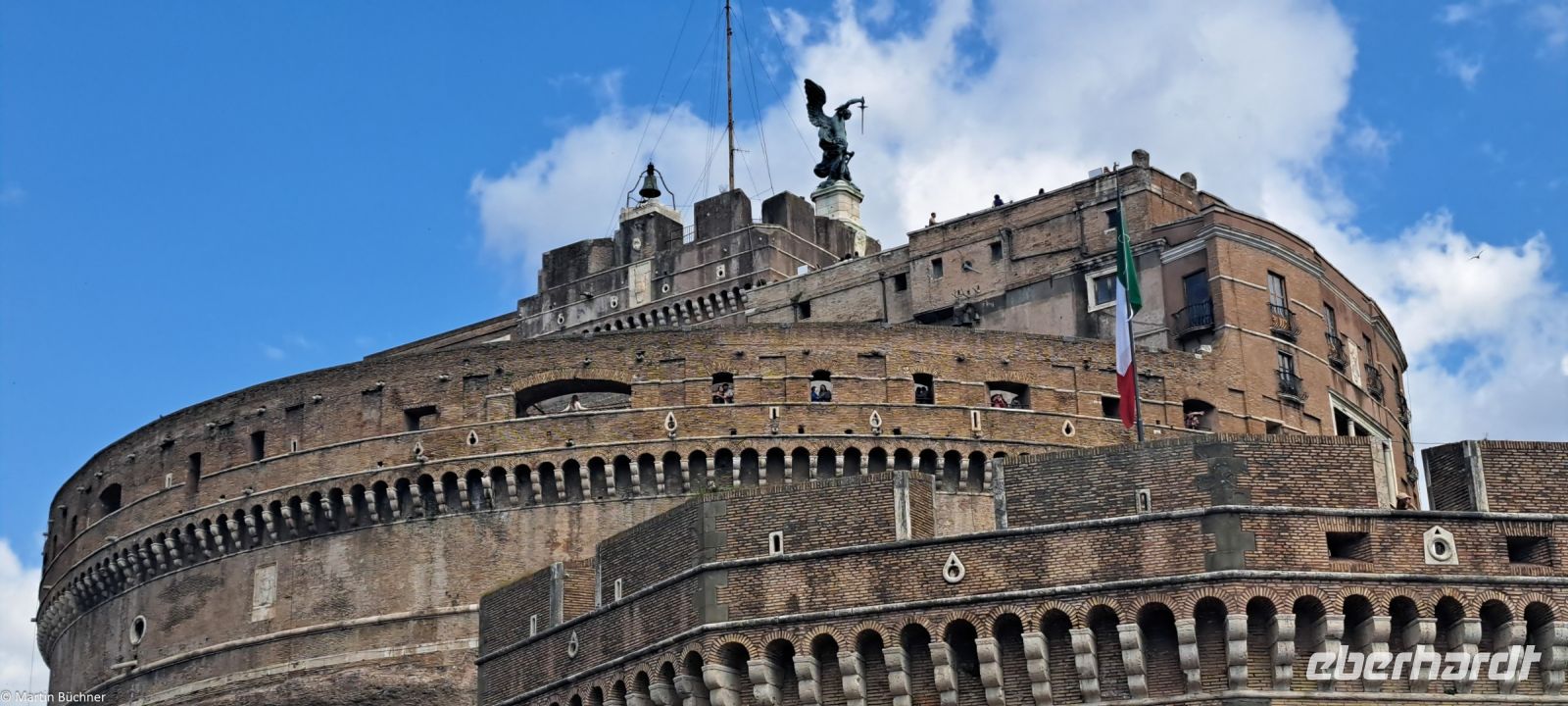 Rom - Ponte S. Angelo - die Engelsbrücke führt über den Tiber zur Engelsburg