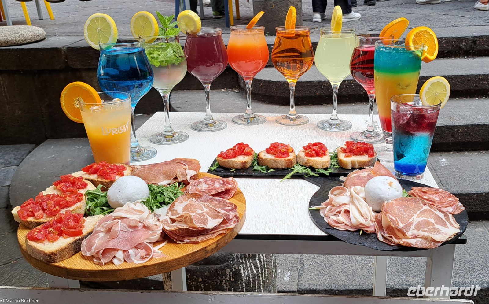 Napoli - Neapel - Naples - Restaurants laden zum Verweilen ein