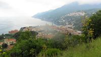Blick auf Vietri am Anfang der Amalfitana