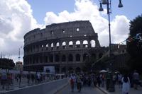 Spaziergang entlang der Via dei Fori Imperiali (Rückblick auf das Kolosseum) 