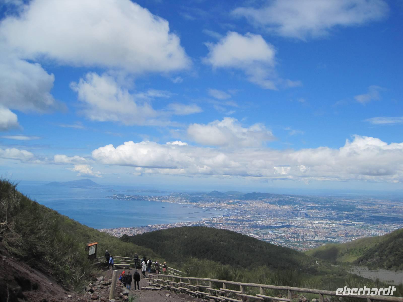 Blick vom Vesuv auf Neapel