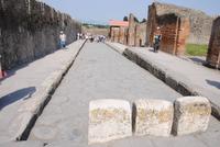 Begrenzungsposten auf antiken Straße in Pompeji