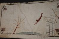 Grabplatte mit dem Bild des springenden Tauchers