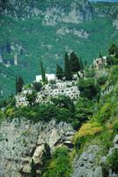 Friedhof an der Amalfiküste mit besten Ausblick auf Meer 