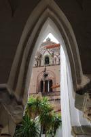 Blick vom Kreuzgang Dom Amalfi in Richtung Campanile