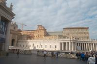 Petersplatz im Vatikan mit  Papstpalast
