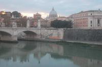 Blick über den Tiber zum Petersdom