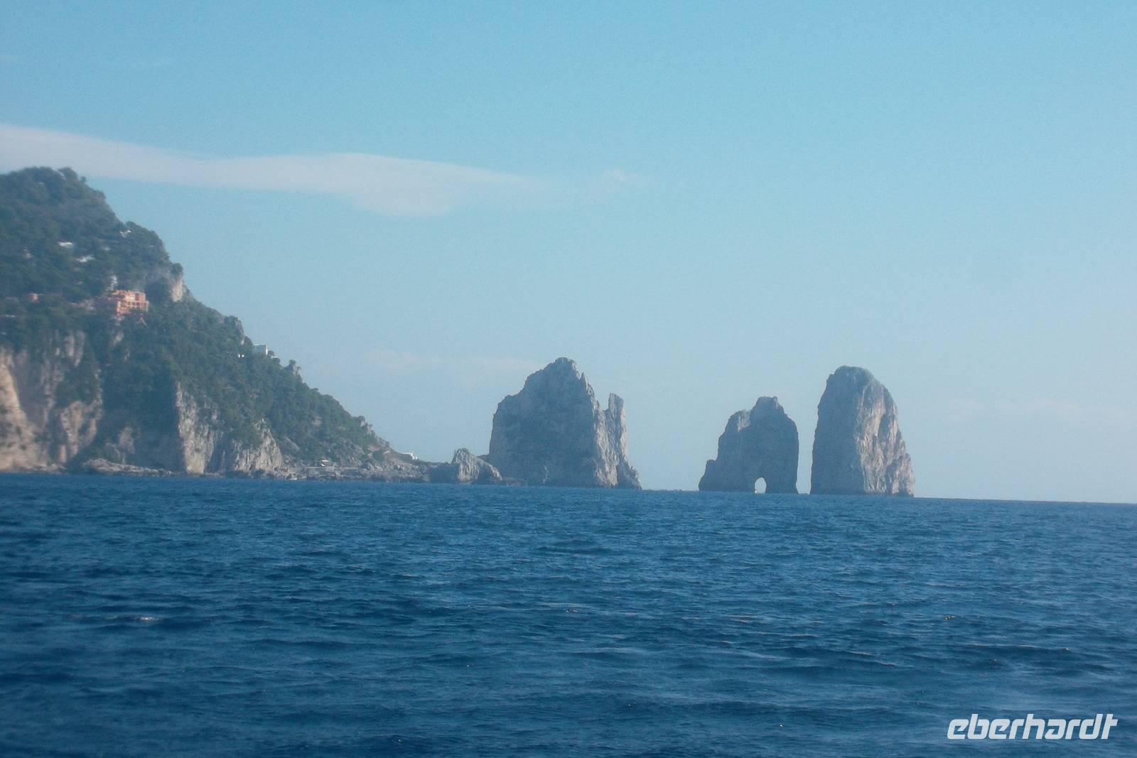 die Faraglioni-Felsen