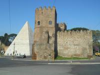 Rom (Pyramide und Porta San Paolo)