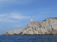 Insel Capri (Inselrundfahrt mit dem Schiff - Leuchtturm am Punta Carena)