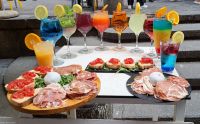Napoli - Neapel - Naples - Restaurants laden zum Verweilen ein