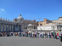 Rom (Petersplatz - Warteschlange vor der Peterskirche)