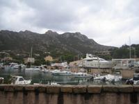 Hafen mit Gallurabergen 