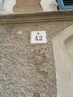 Katalanische Hausnummer