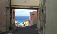 Blick zum Strand in Santa Teresa