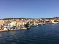 Blick auf La Maddalena bei Ankunft mit der Fähre