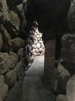 Gang im Inneren der Nuraghe