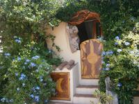  kunstvolles Portal aus Wachholderholz