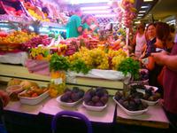  Obststand in der Markthalle