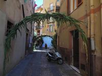 Bosa wurde geschmückt für das 