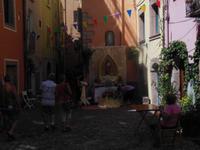 Bosa wurde geschmückt für das 