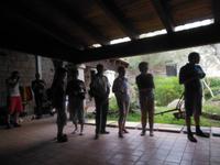 in Aggius beim Weinverkorken