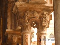  jedes der Kapitelle ist anders gestaltet