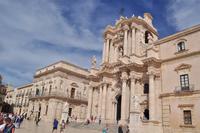 Dom von Syrakus integriert in einem griechischen Tempel