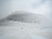 am Fuße eines Nebenkraters