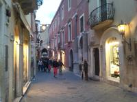 Spaziergang in der Abenddämmerung