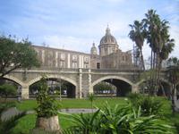 Die Kathedrale von Catania ist schon von Weitem zu sehen. 