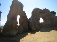 hinter den Fenstern der Hafen von 