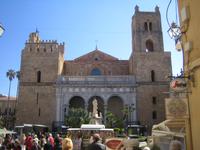 am Kathedaralenplatz von Monreale 