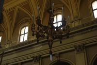 Alter Kronleuchter mit modernen Energiesparlampen