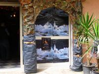 Weihnachtsmuseum inmitten von Palmen