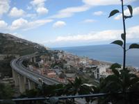 Die Autobahn an der Ostküste führt nach Messina