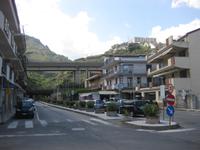 Letojanni und der Hotelkomplex Antares, Olimpo, Le Terrazze oben auf dem Berg