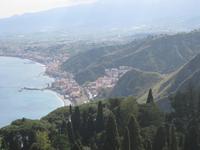 Taormina - Blick vom Griechischen Theater auf die Küste in Richtung Catania