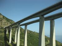 Die Autobahn an der Nordküste Siziliens