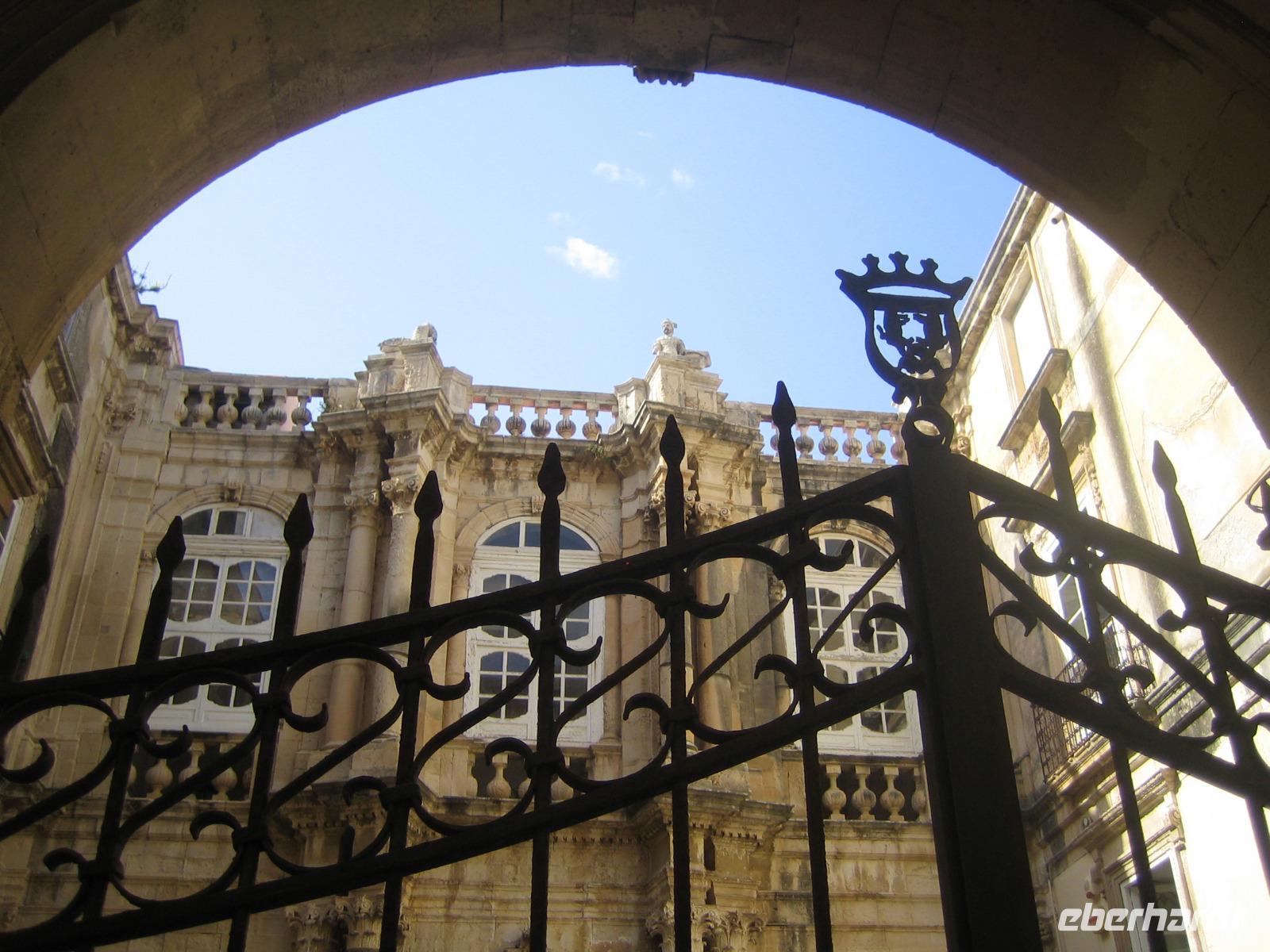 Innenhof eines Adelspalastes 