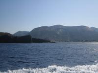 eine schmale Einfahrt 