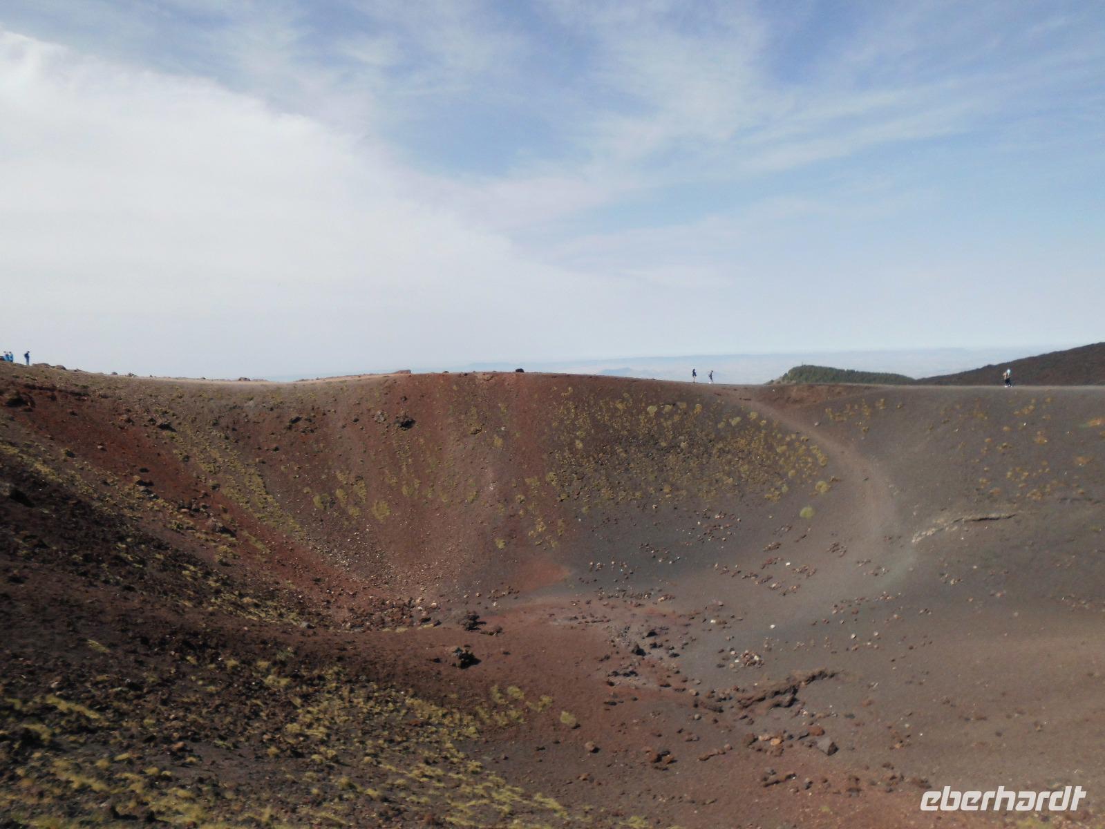  Blick in einen Krater