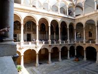  Innenhof des Palazzo Reale in Palermo -