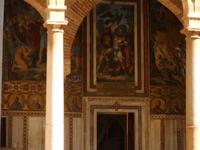  mit Fresken,die Heldengeschichten erzählen