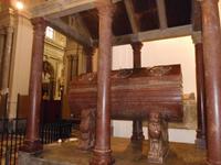  Porphyr-Sarkohpag des Staufferkönigs Friedrich II.