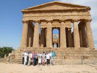 eberhardt-Reisegruppe am Concordiatempel 